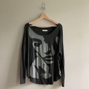 LARGE MONOCHROME PORTRAIT GRAPHIC LONG SLEEVE